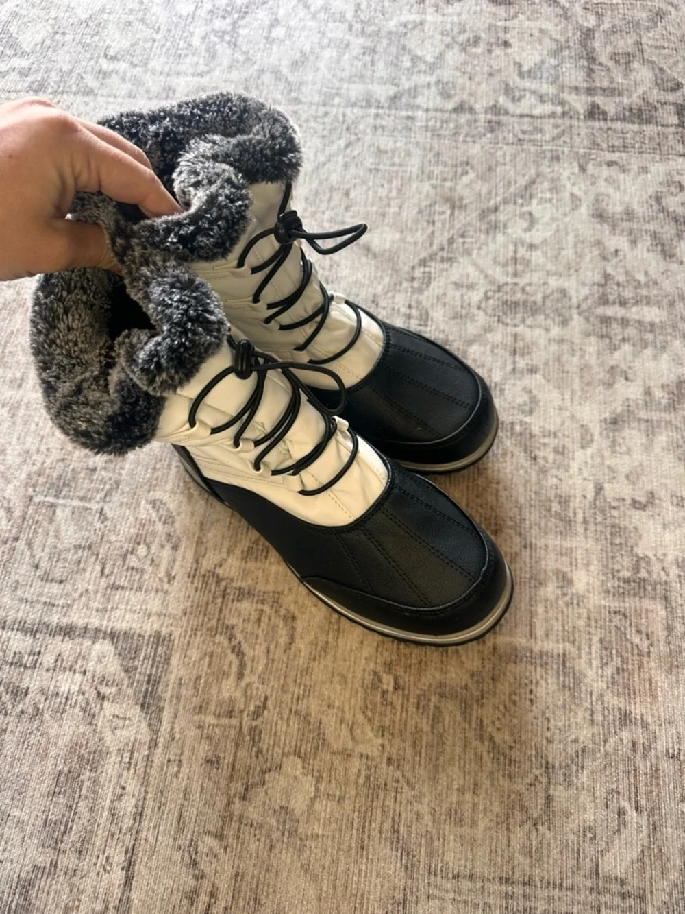 Sporto Black and Cream Women's Insulated Lace-Up Winter Boots